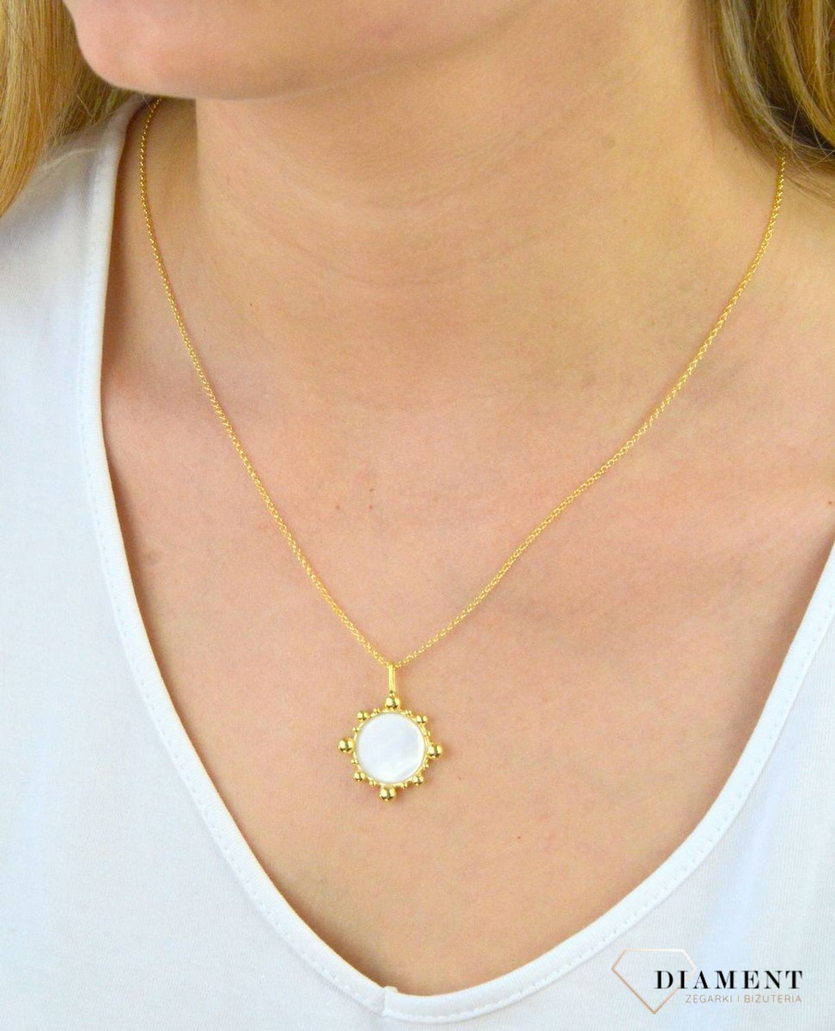 Medalion pozłacany Essme z masą perłową DZN414 MPB Z.  Naszyjnik srebrny pozłacany. Naszyjnik pozłacany kółko z masą perłową. Naszyjnik idealny pomysł na prezent dla każdej kobie.jpg